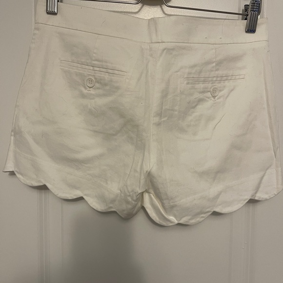 Scalloped white shorts - Picture 4 of 4